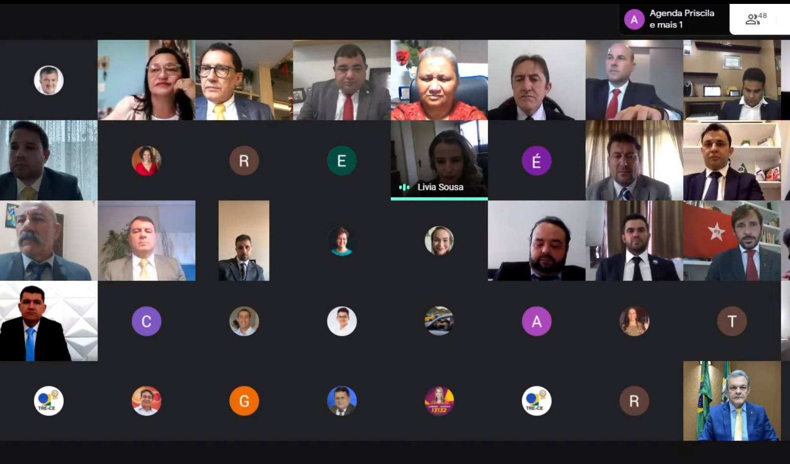 print de reunião virtual com miniaturas de fotos do prefeito Roberto Cláudio e dos prefeitos e vereadores eleitos